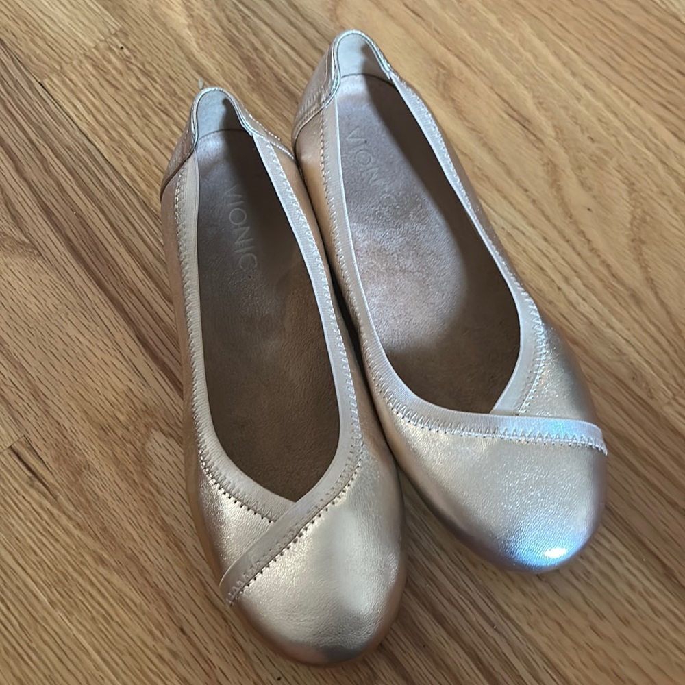 Nearly new very comfortable shiny gold flats! Color is kind of a rose gold.